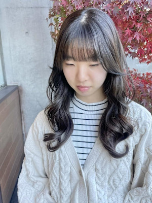 透明感溢れるダークオリーブブラウン