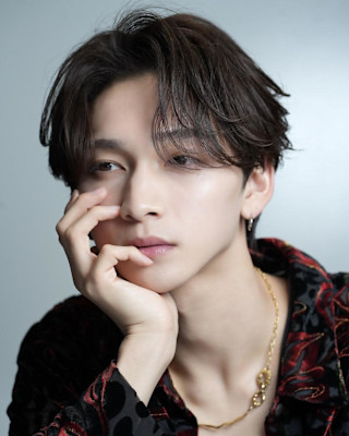 フェザーパーマメンズショートセンターパートウルフ毛流れメンズ