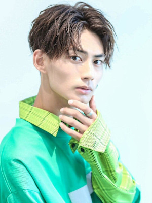 長さ整えパート分けスタイル