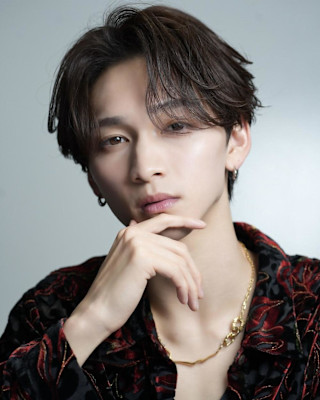 フェザーパーマメンズショートセンターパートウルフ毛流れメンズ