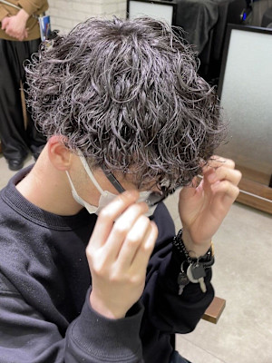 前下がりの波巻スパイラルパーマ