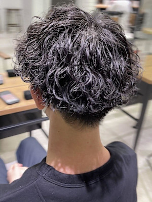 前下がりの波巻スパイラルパーマ