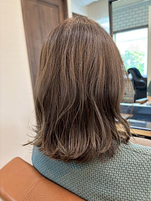 オリーブグレージュ