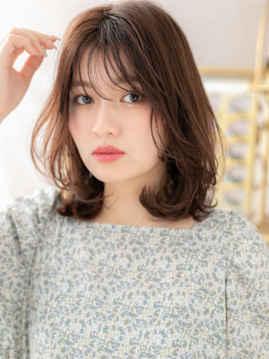 韓国風外ハネニュアンスパーマウェットヘア　細めハイライト