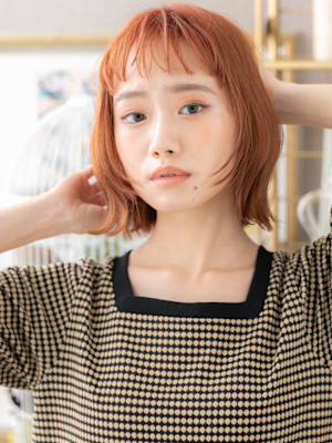 フレンチカジュアルオン眉前下がりボブパーマ　フェザーショート