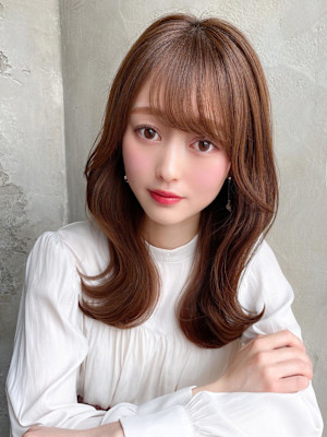 大人かわいいくびれヘアセミロング × ミルクティーベージュ