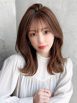 大人かわいいくびれヘアセミロング × ミルクティーベージュ