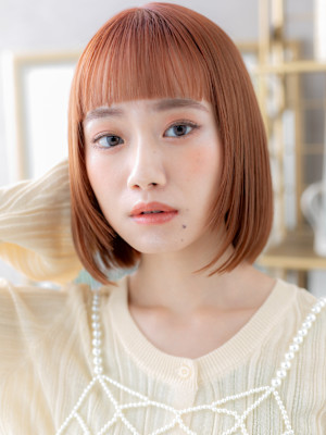 ぱっつん前髪ミルクティーピンク小顔ミニボブ　細めハイライト