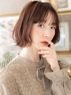 外ハネくびれカール切りっぱなしボブレイヤー　フェザーショート