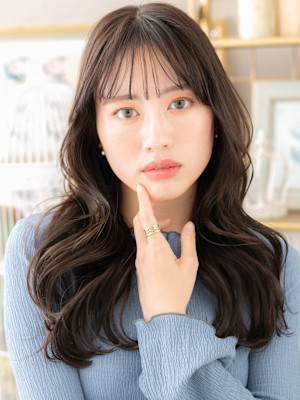 ゆるふわ波巻きウェーブ黒髪小顔ウェットヘア　韓国風巻き