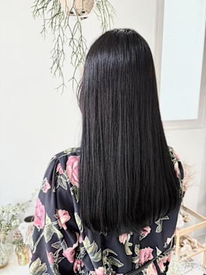 《花屋併設の美容院》艶カラー