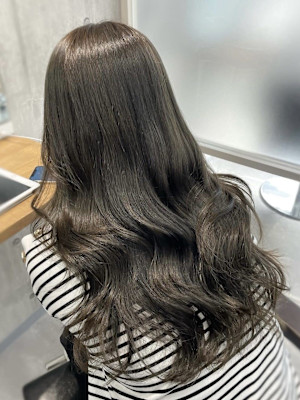 オリーブグレージュ