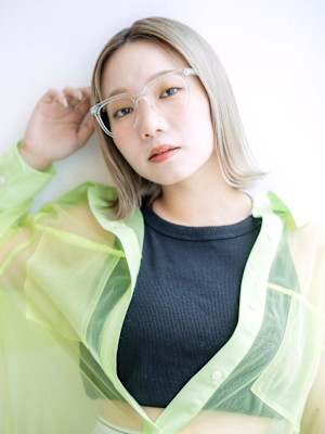 艶髪ハイトーン♪外ハネ似合わせカット