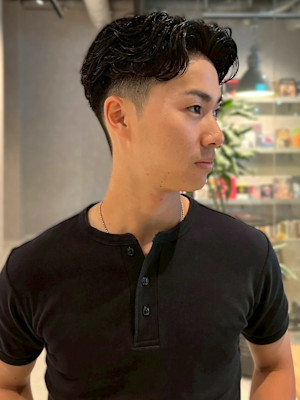 フェザーパーマ 刈り上げ ツーブロック 束感 アップバング