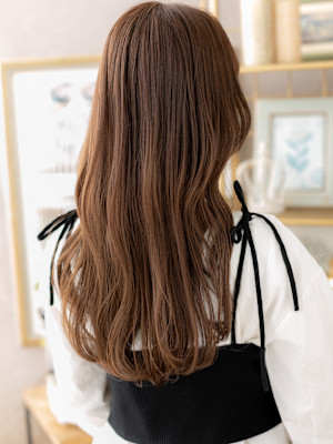シースルーバングくせ毛風ニュアンスパーマ　細めハイライト