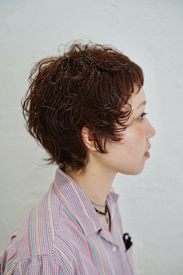 くせ毛を活かした、ショートウルフ