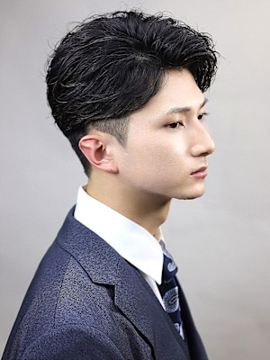 爽やか　清潔感　スーツ　かきあげ