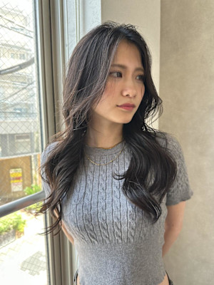 くびれレイヤースタイルで小顔に！