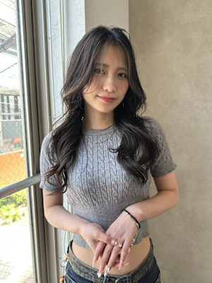 くびれレイヤースタイルで小顔に！