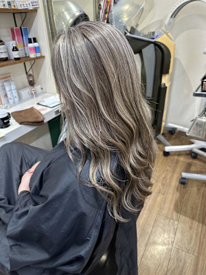 白髪があるからこそ綺麗なカラーに！