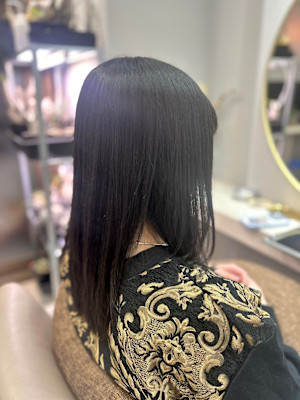 綺麗なミディアム艶ストレート♪