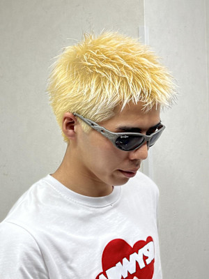 抜きっぱなしのブロンド×スパイキーショート！