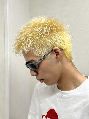 抜きっぱなしブロンド×スパイキーショート！