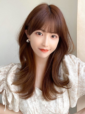 大人かわいいくびれヘアセミロング × ミルクティーベージュ