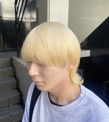 ぬきっぱなしブロンドヘア/ウルフカット/ハイトーン