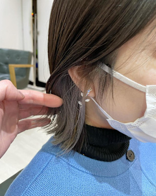 グレージュ/シルバーカラー/イヤリングカラー