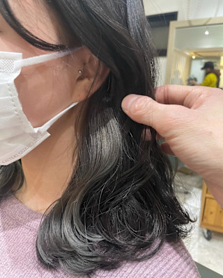 インナーカラー　グレーシルバー　ウェーブ巻き