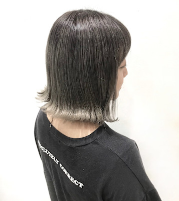 グレーアッシュの切りっぱなしボブ