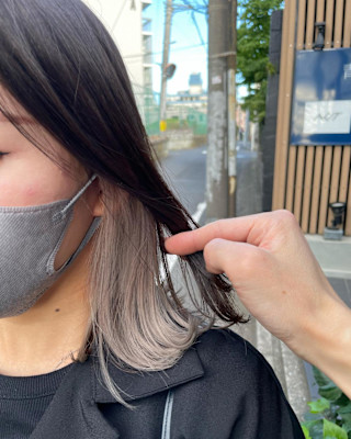 ホワイトベージュ/外はねボブ/イヤリングカラー