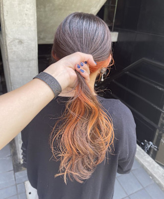 インナーカラー・オレンジ・ポニーテール