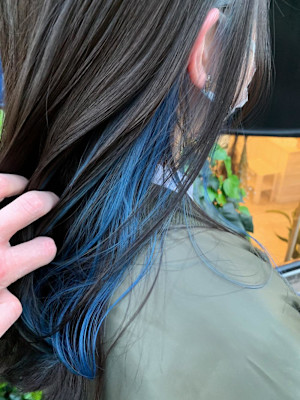 インナーカラー　アクアブルー×グレージュ