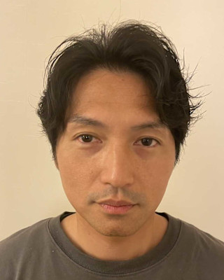 ランダムにスパイラルで巻いたパーマスタイル