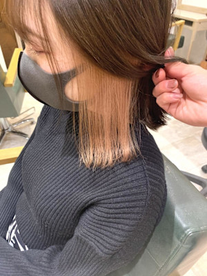 イヤーカラー　インナーカラー×ピンクベージュ