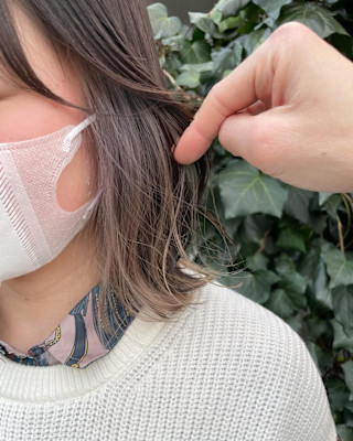 ミルクティーグレージュ×インナーカラー　外はねボブ