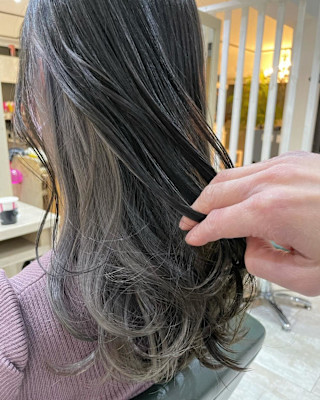 インナーグレー×グレージュ　イヤリングカラー