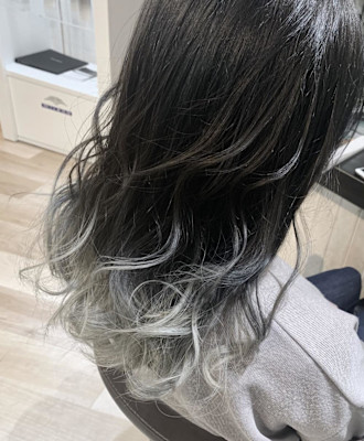 ホワイトカラー　毛先カラー　アッシュ