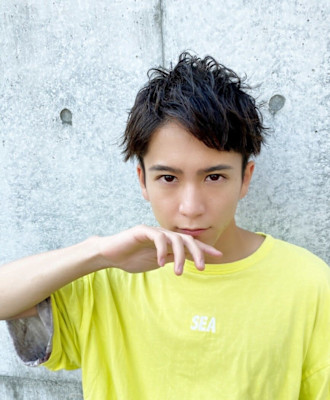 爽やか黒髪ツーブロックアップバングソフトスパイラル