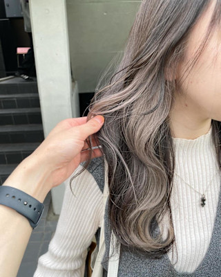 グレージュインナーカラー/イヤリングカラー