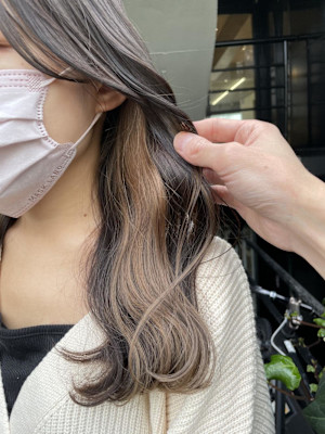 インナーカラー×ミルクティーベージュ/グレージュカラー