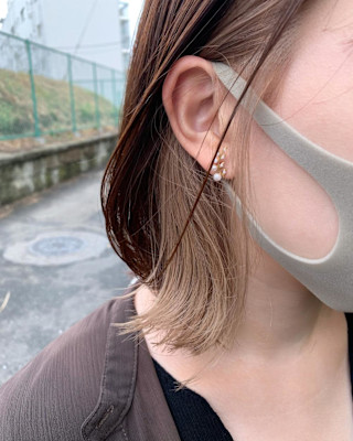 ミルクティーベージュ　イヤリングカラー　外はねボブ