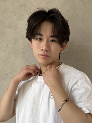 ラフでかっこいいセンターパートウルフ！