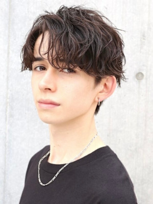 シャドウパーマ　センターパート　スパイラルパーマ