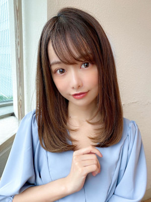 2wayバングでイメチェン顔まわりレイヤーのくびれヘアが人気