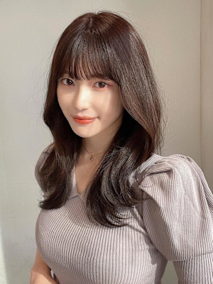 大人かわいいくびれヘアセミロング × ミルクティーベージュ