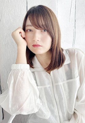 レイヤーの入ったナチュラルストレートスタイル