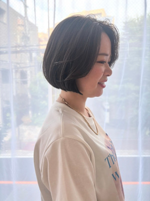 ハイライトを生かした前髪かきあけボブ